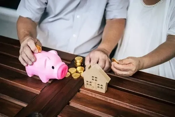 Navigating Finances Together: How to Combine Finances as a Couple and Create a Joint Budget