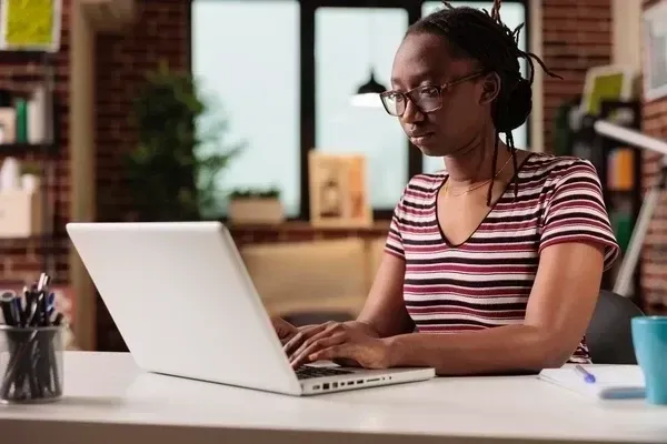 Navigating the Gig Economy: Financial Benefits and Participation Tips